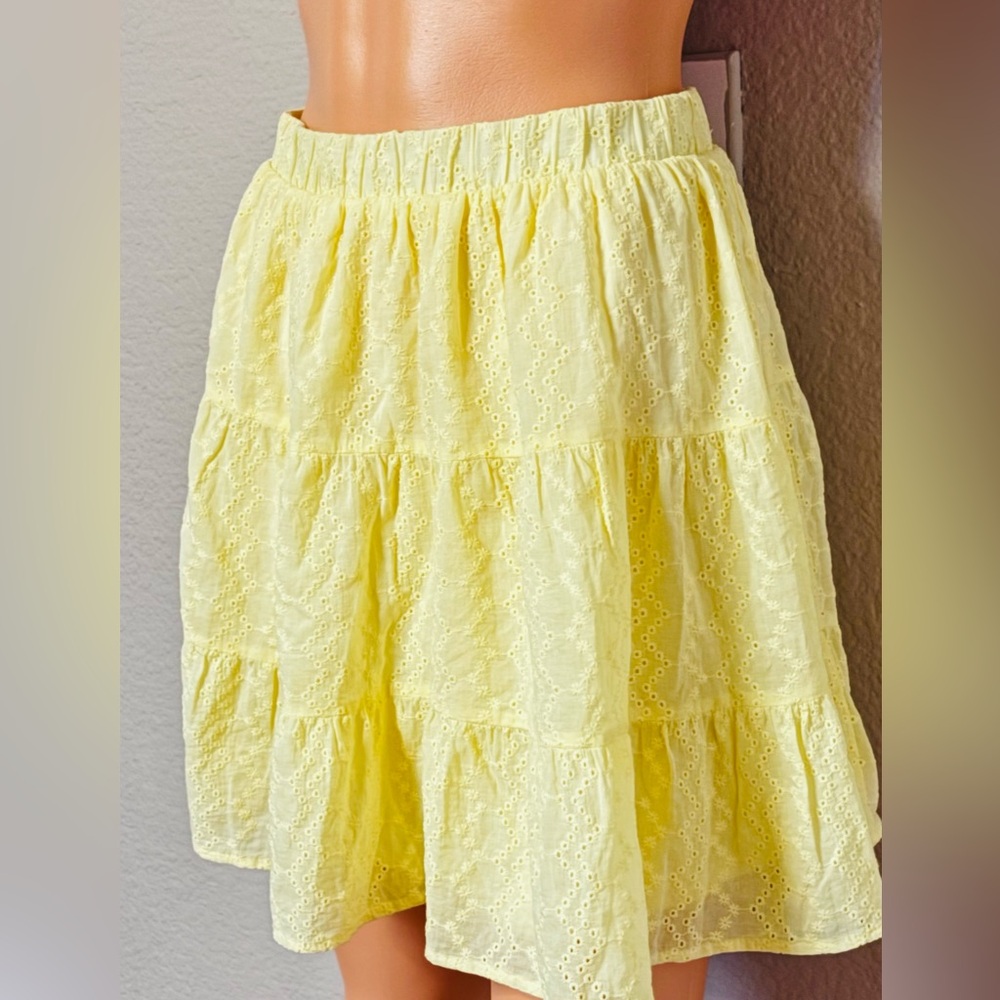 Wild Fable Eyelet Tiered Mini Skirt Pale Yellow Size S Elastic Waist - Picture 6 of 6